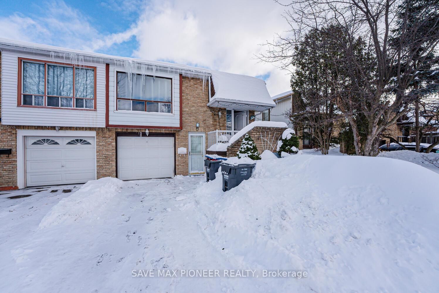 Semi-Detached House for sale at 122 Centre Street, Brampton, Brampton North, L6V 2Z3 - MLS: W11994318