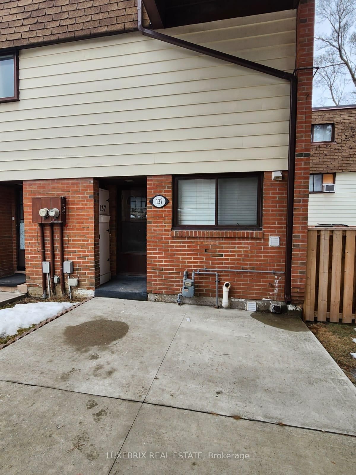 Townhouse for sale at 137-180 Mississauga Valley Boulevard, Mississauga, Mississauga Valleys, L5A 3M2 - MLS: W11994360