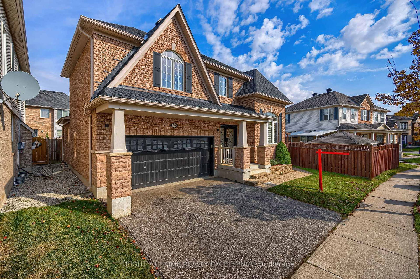 Detached House for lease at 656 Brothers Crescent, Milton, Coates, L9T 0A6 - MLS: W11994490