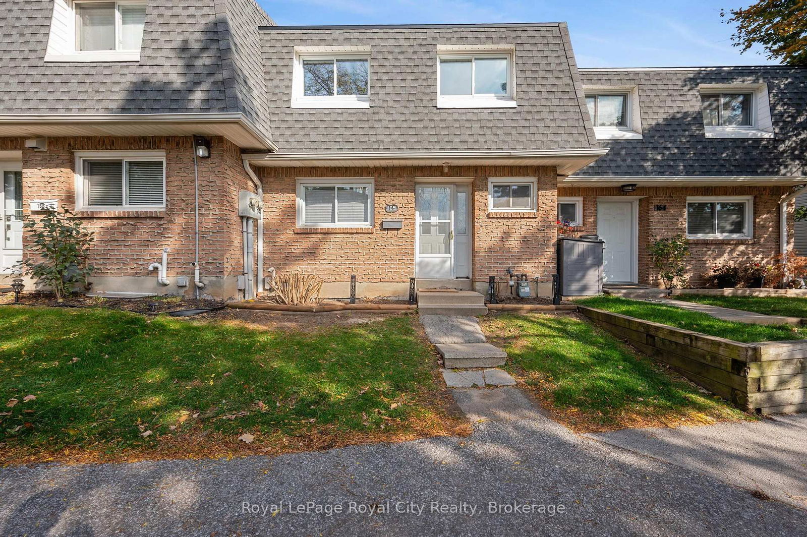 Townhouse for sale at 165-2050 Upper Middle Road, Burlington, Brant Hills, L7P 3R9 - MLS: W11994601