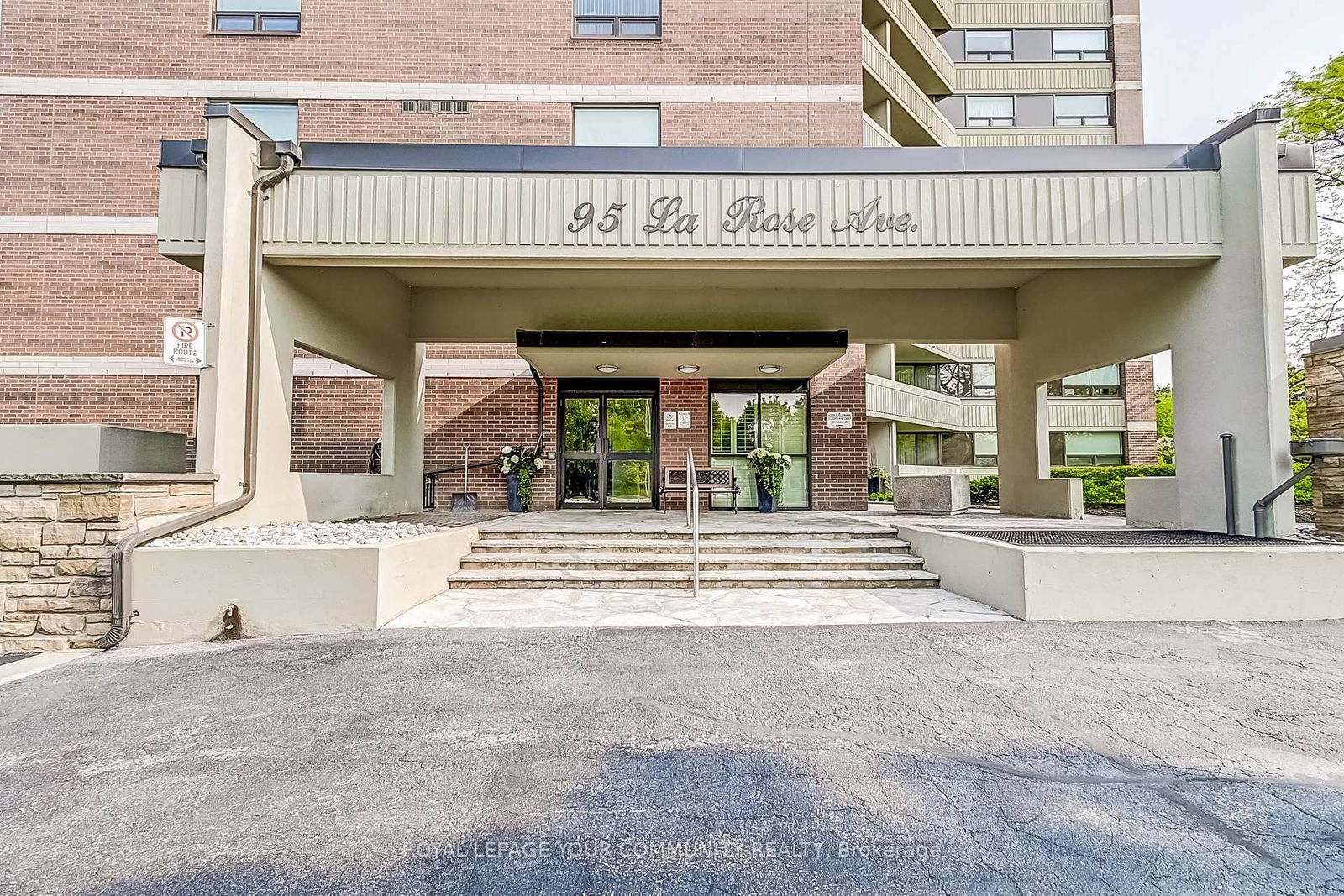 Condo for sale at 1004-95 La Rose Avenue, Toronto, Humber Heights, M9P 3T2 - MLS: W11994752