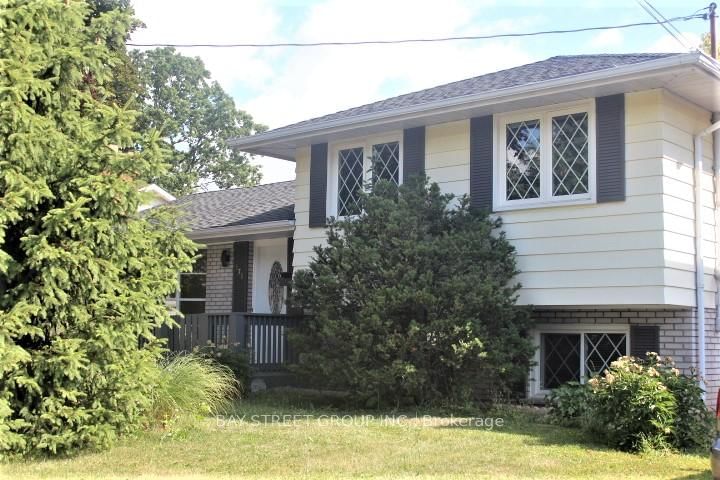 Detached House for lease at 379 Meadowhill Road, Burlington, Appleby, L7L 3L5 - MLS: W11994774