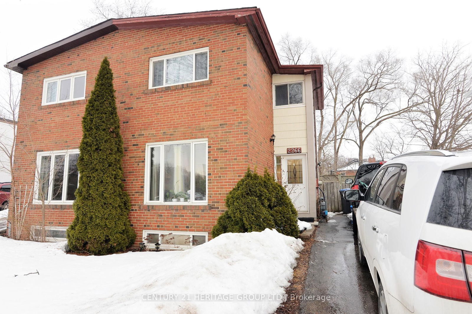 Semi-Detached House for sale at 2266 Brookhurst Road, Mississauga, Clarkson, L5J 1P9 - MLS: W11995108