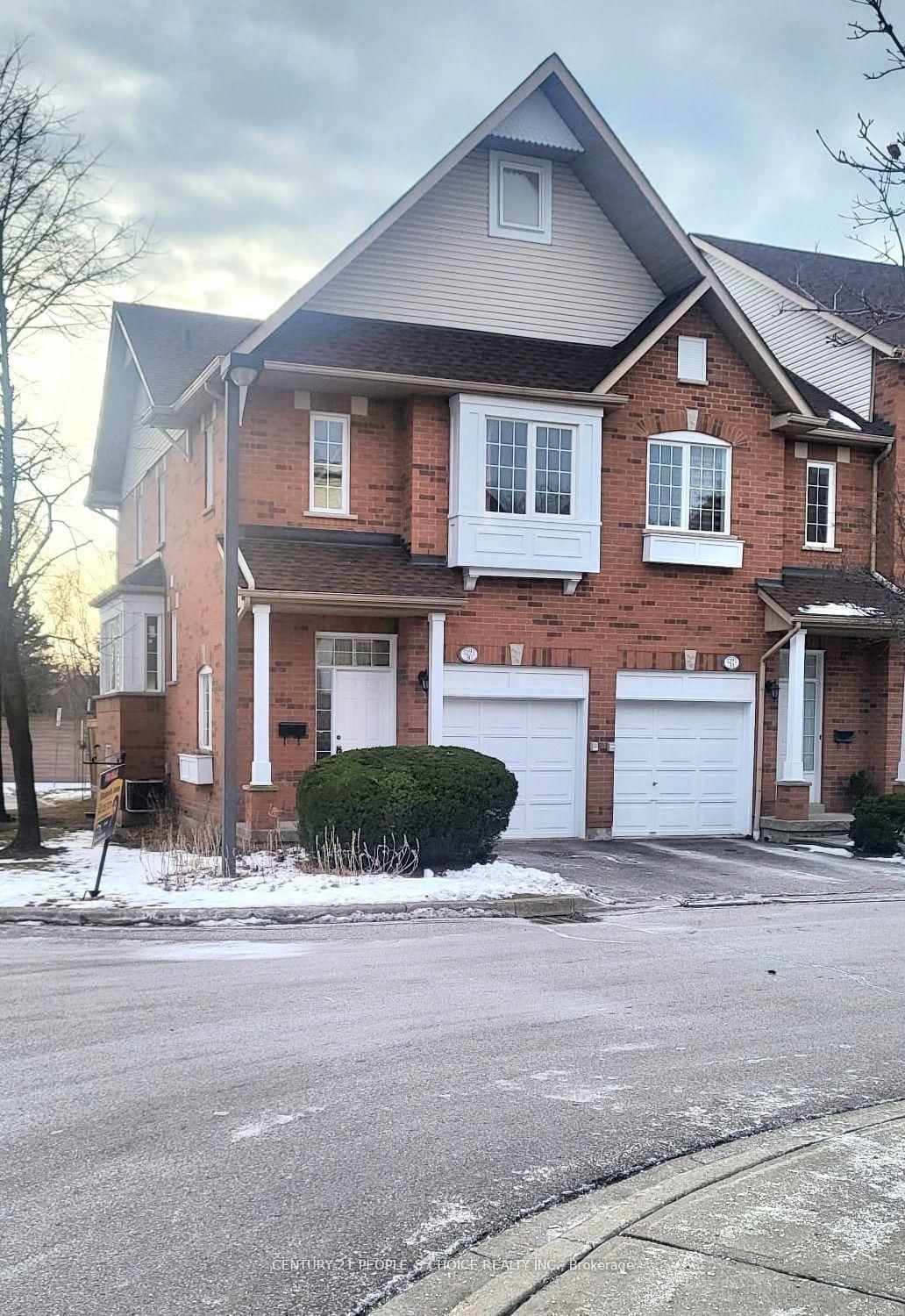 Townhouse for lease at 30-1591 South Parade Court, Mississauga, East Credit, L5M 6G1 - MLS: W11995193