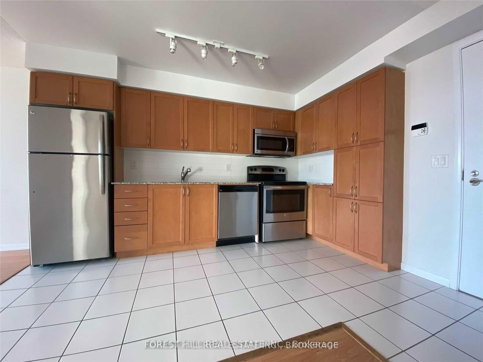 Condo for lease at 443-830 Lawrence Avenue, Toronto, Yorkdale-Glen Park, M6A 1C3 - MLS: W11995347