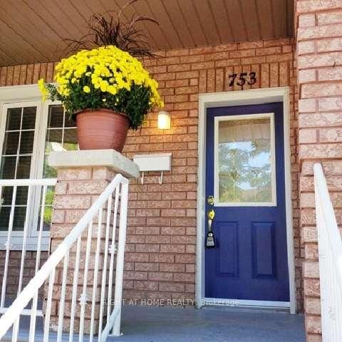 home for lease on 2-753 St Clarens Avenue
