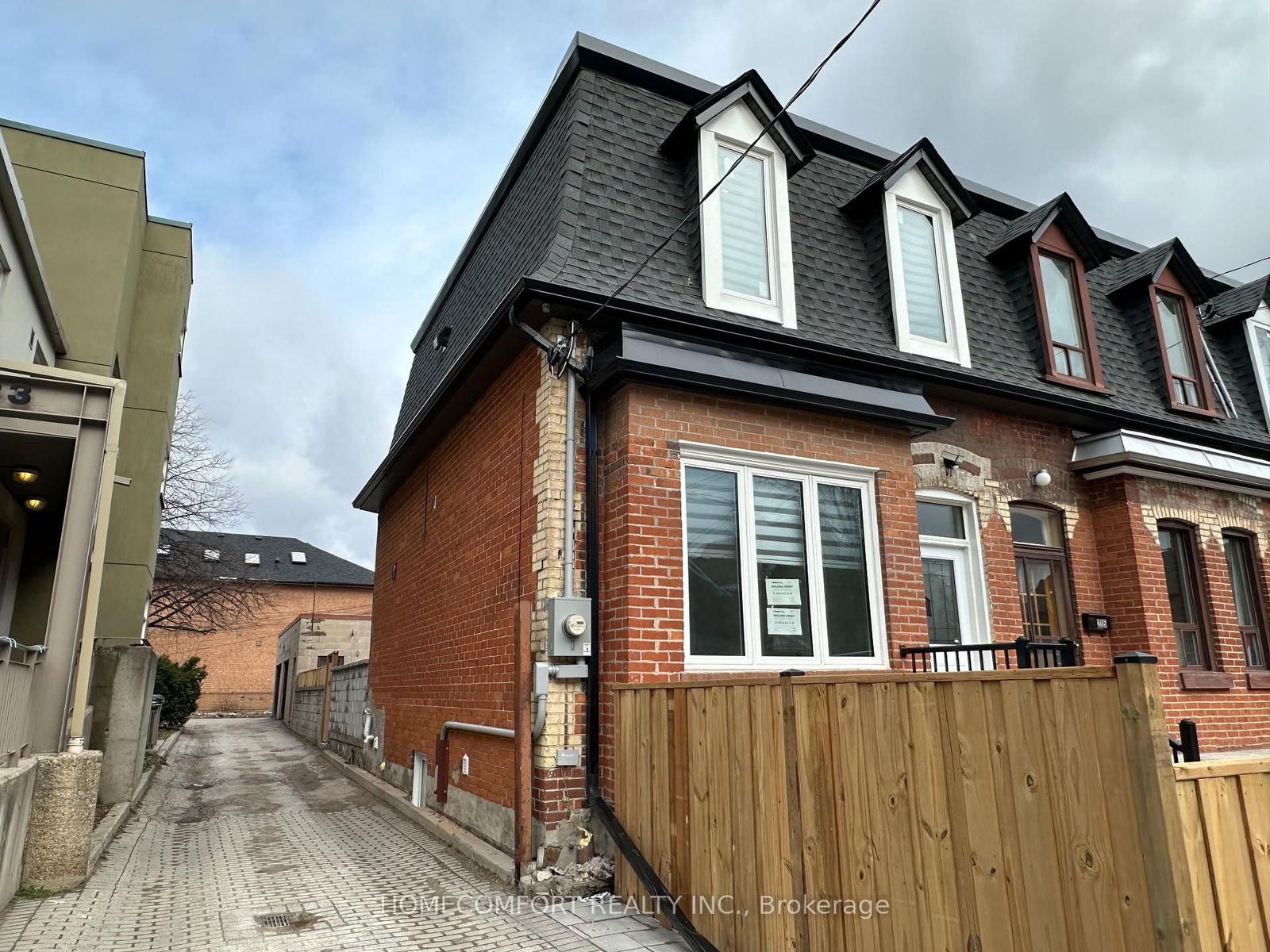 Semi-Detached House for lease at Main Floor-217 Osler Street, Toronto, Weston-Pellam Park, M6N 2Z2 - MLS: W11995650