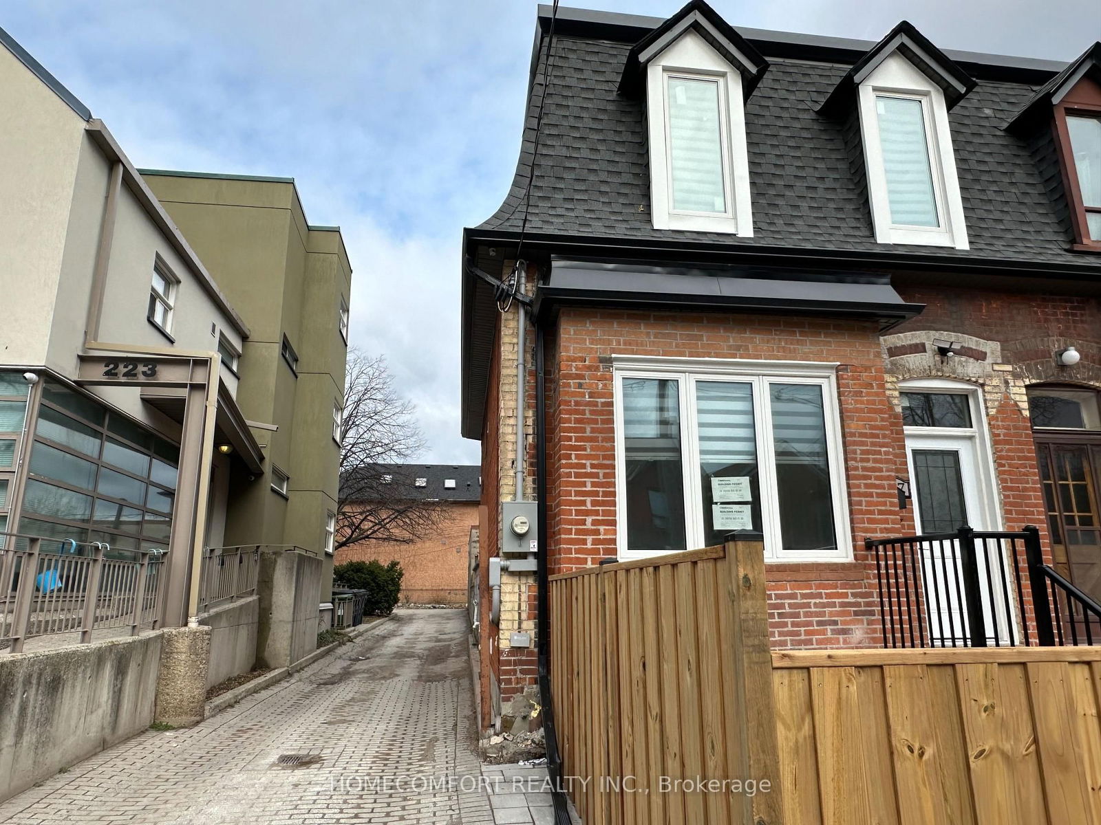 Semi-Detached House for lease at Main Floor-217 Osler Street, Toronto, Weston-Pellam Park, M6N 2Z2 - MLS: W11995650