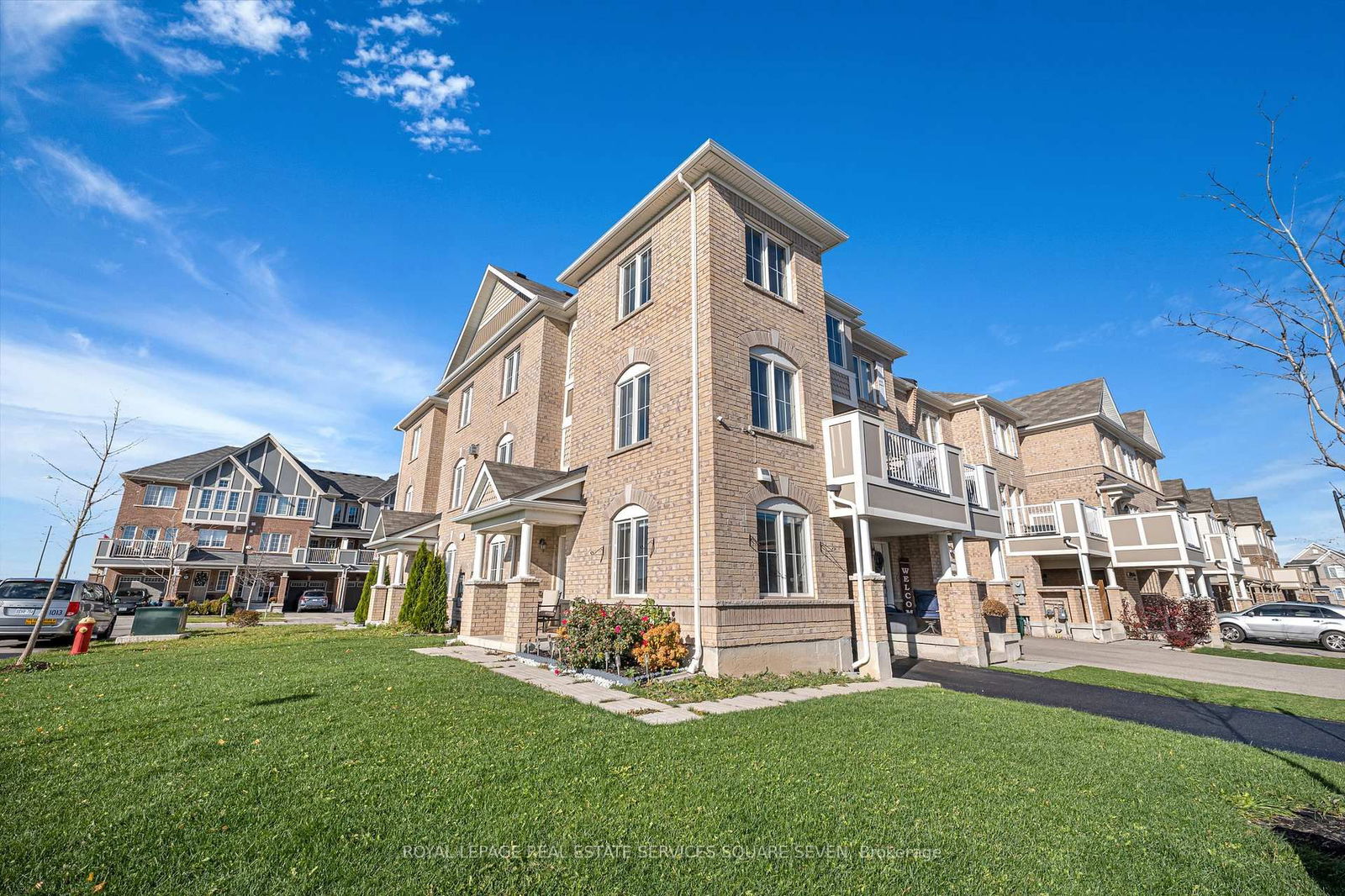 Townhouse for sale at 105 Bond Head Court, Milton, Ford, L9E 1G6 - MLS: W11995671