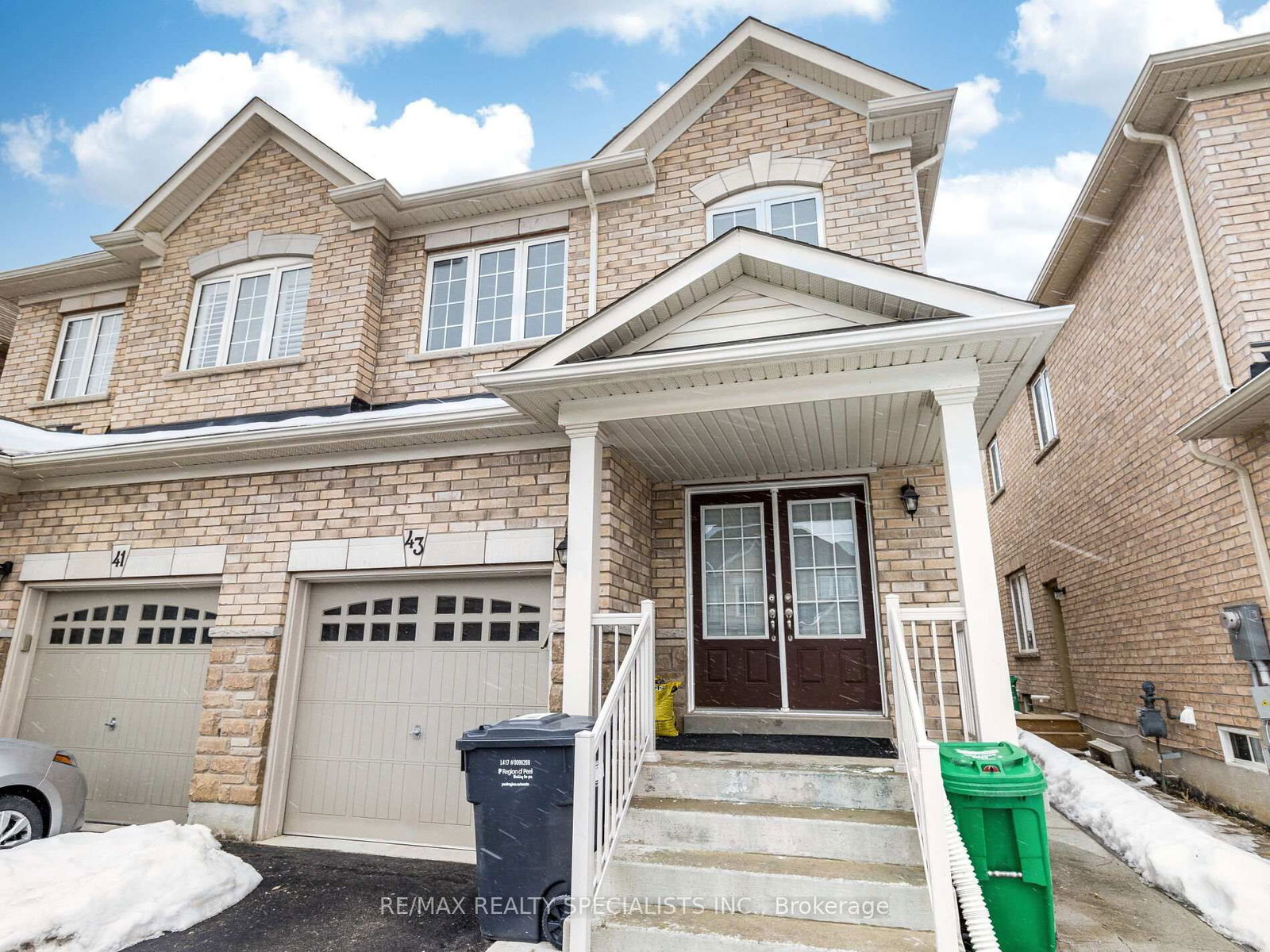 Semi-Detached House for lease at 43 Lanark Circle, Brampton, Credit Valley, L6X 5L5 - MLS: W11995779