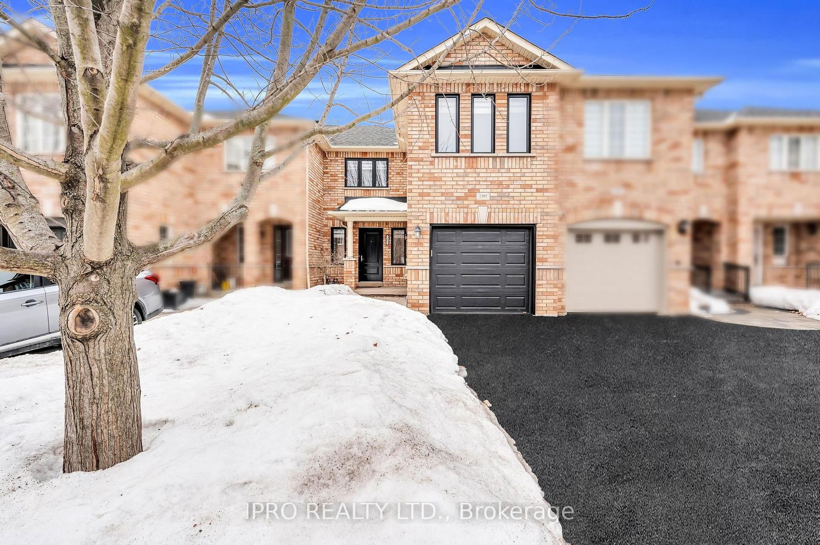 Townhouse for lease at 2493 Newcastle Crescent, Oakville, 1022 - WT West Oak Trails, L6M 4P3 - MLS: W11995827