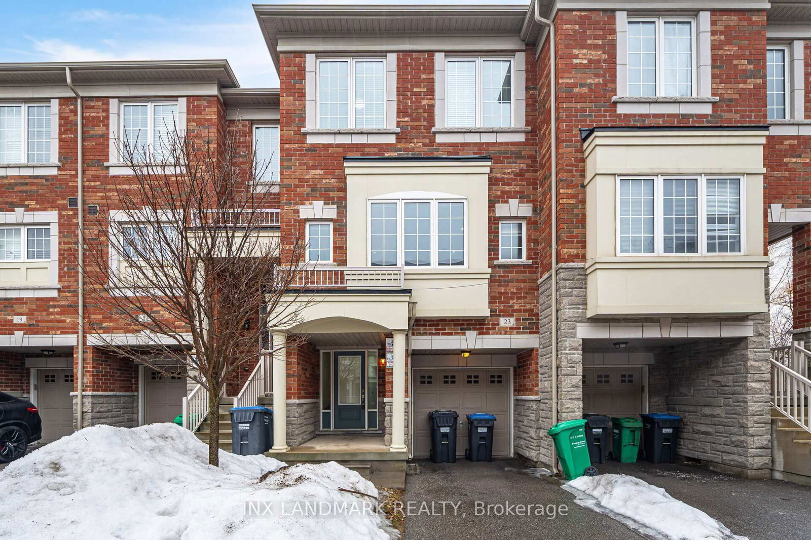 Townhouse for sale at 23 Abercove Close, Brampton, Credit Valley, L6Y 6E6 - MLS: W11995834