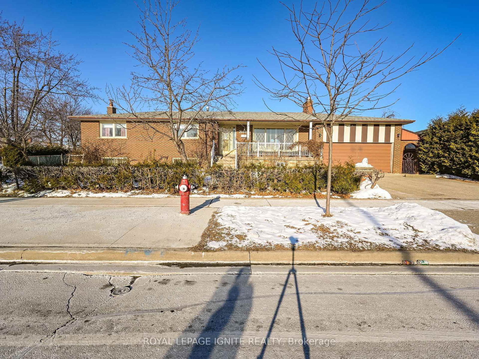 Detached House for sale at 7660 Darcel Avenue, Mississauga, Malton, L4T 3V6 - MLS: W11995911