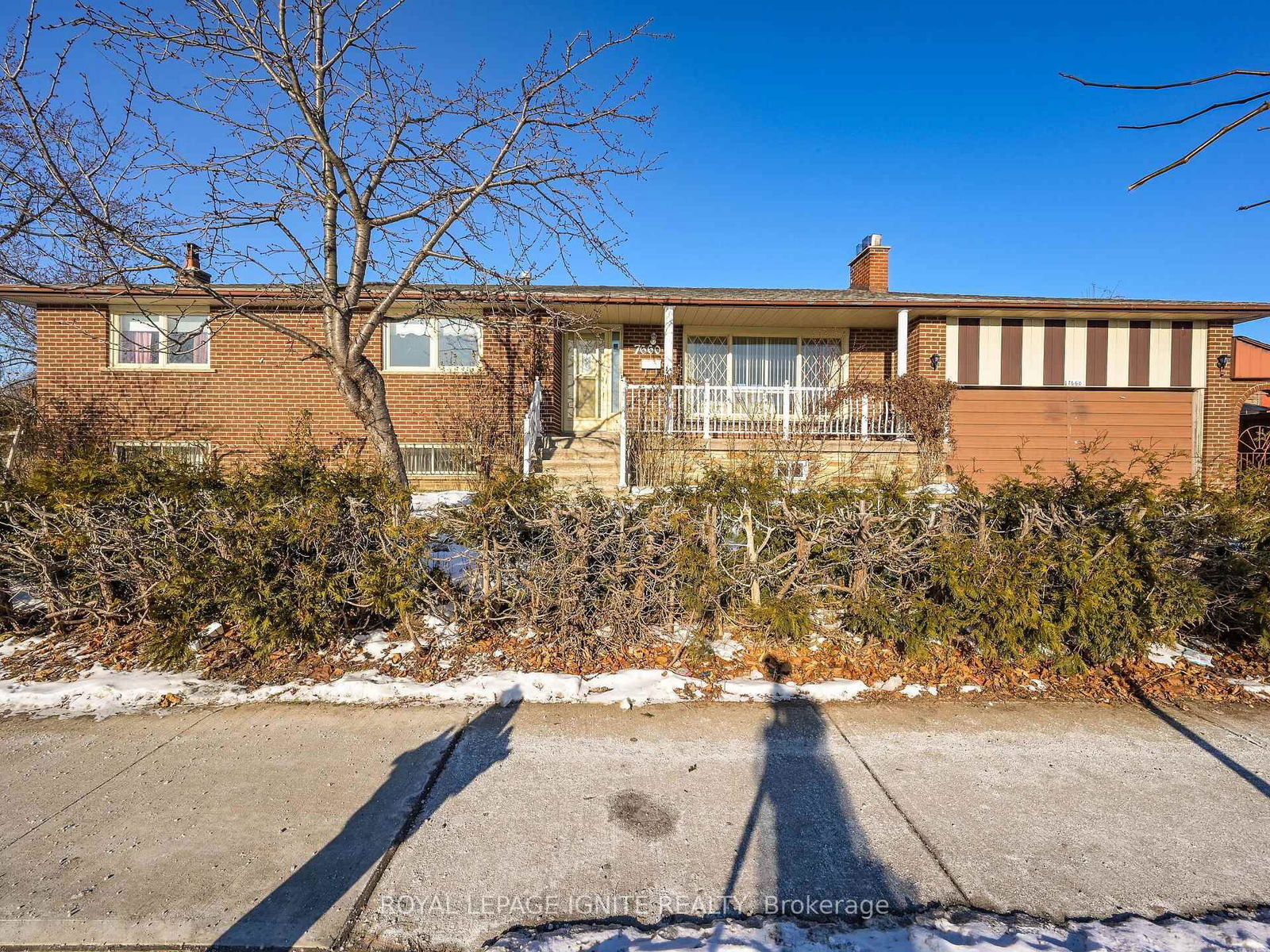 Detached House for sale at 7660 Darcel Avenue, Mississauga, Malton, L4T 3V6 - MLS: W11995911