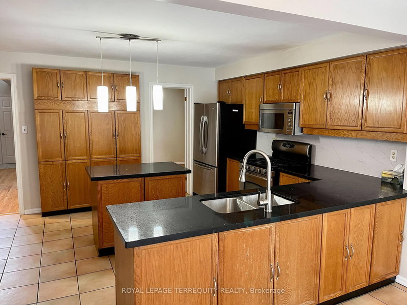 1328 Eddie Shain Dr, Oakville, L6J 7C9 | Image 3