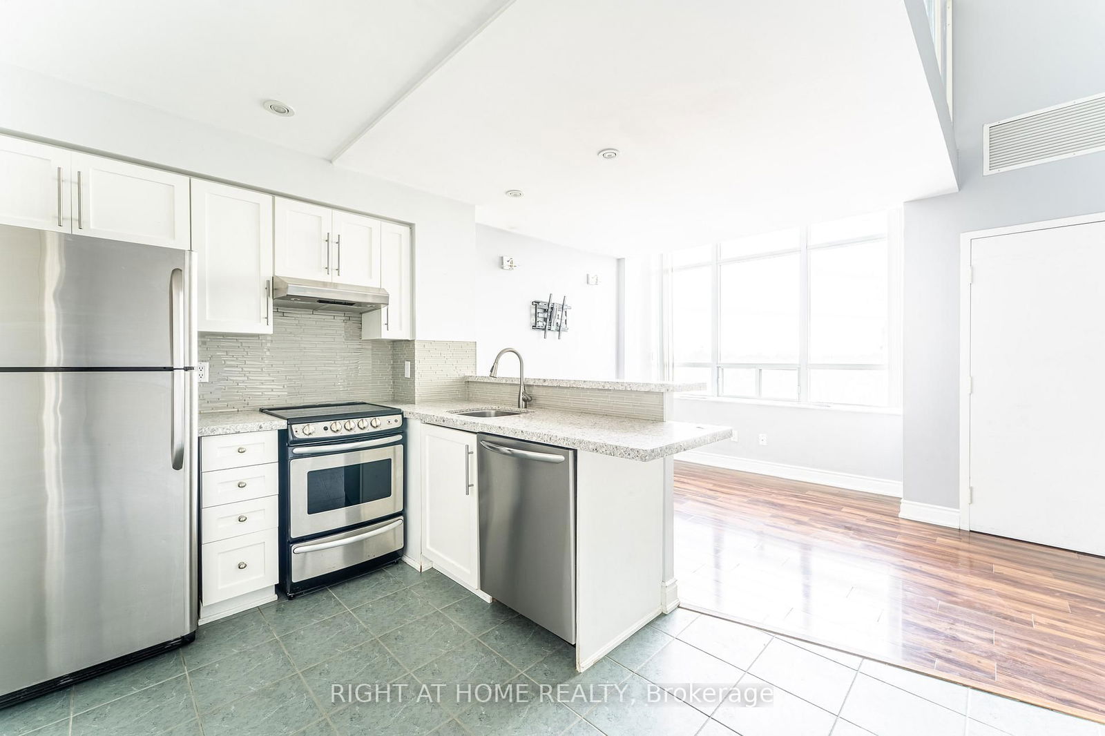 Condo for lease at 426-300 Manitoba Street, Toronto, Mimico, M8Y 4G6 - MLS: W11996284