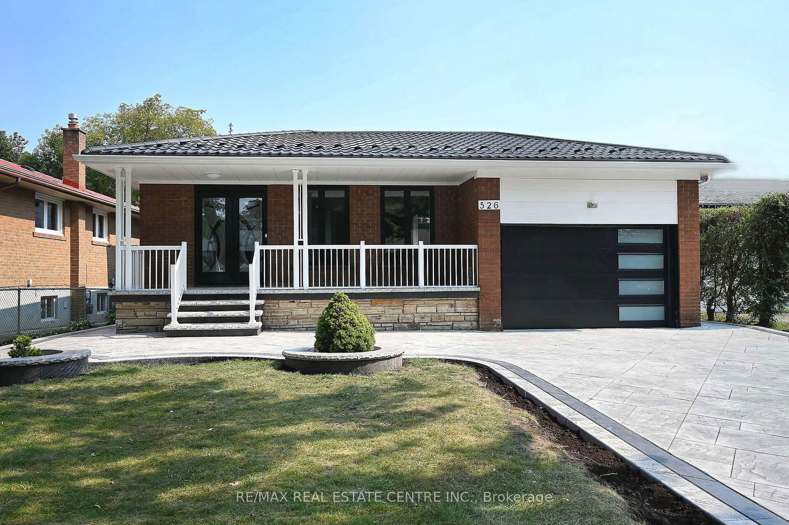 Detached House for sale at 526 Selsey Drive, Mississauga, Cooksville, L5A 1B9 - MLS: W11996405