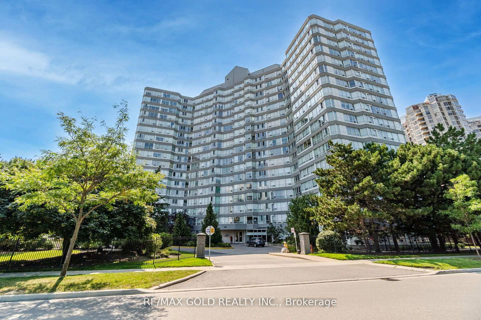 Condo for sale at 812-50 Kingsbridge Garden Circle, Mississauga, Hurontario, L5R 1Y2 - MLS: W11996848