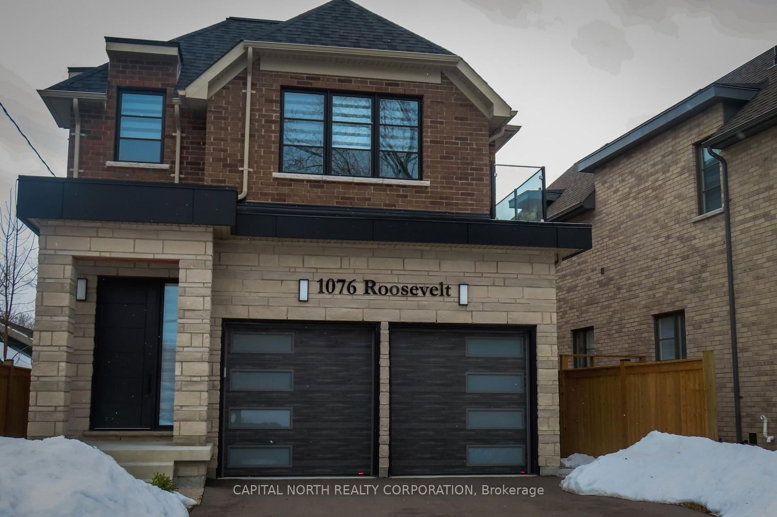 Detached House for sale at 1076 Roosevelt Road, Mississauga, Lakeview, L5G 3Y8 - MLS: W11996944