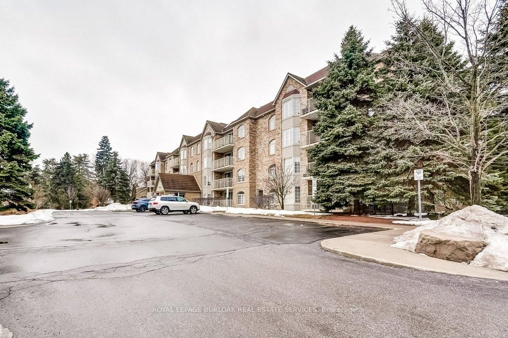 Condo sold at A409-216 Plains Road, Burlington, Bayview, L7T 4K8 - MLS: W11997193