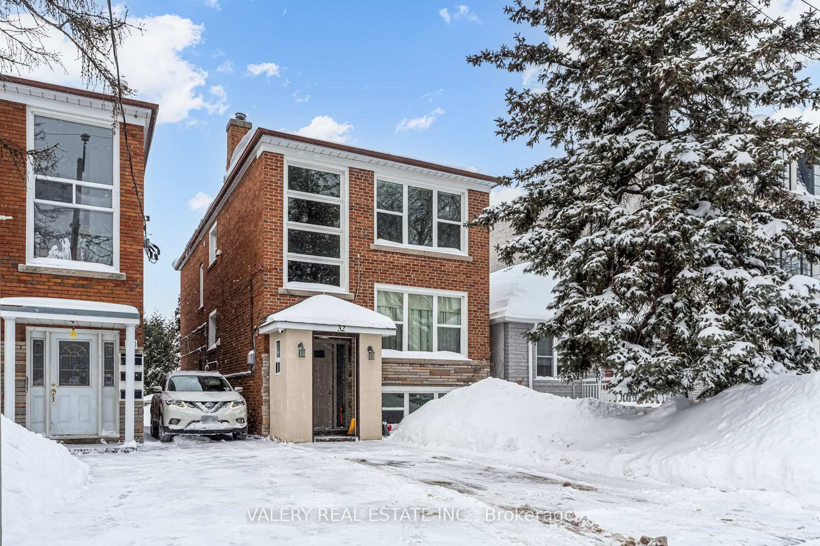 Semi-Detached House for lease at Bsmt-32 Little Boulevard, Toronto, Briar Hill-Belgravia, M6E 4N2 - MLS: W11997284