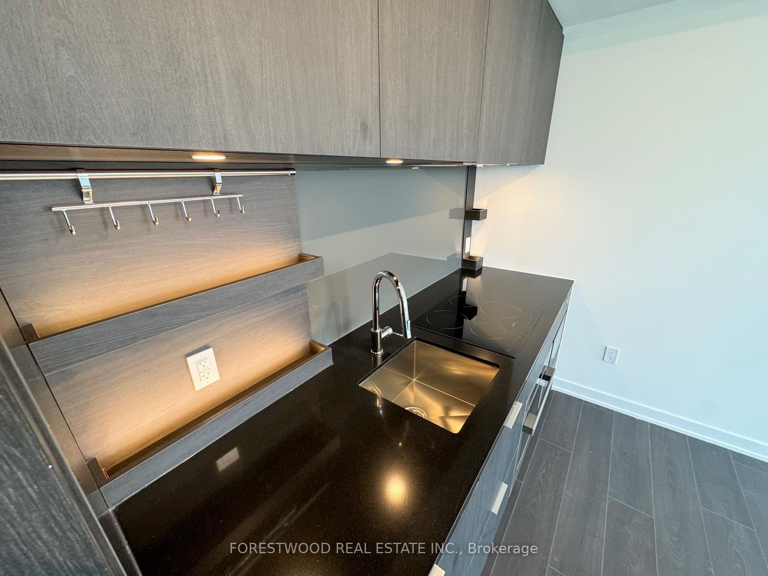 Condo for lease at 702-28 Ann Street, Mississauga, Port Credit, L5G 0E1 - MLS: W11997443