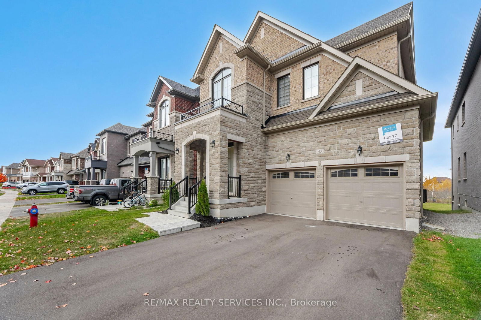 Detached House for sale at 43 Rainbrook Close, Brampton, Sandringham-Wellington, L6R 0Y9 - MLS: W11997529