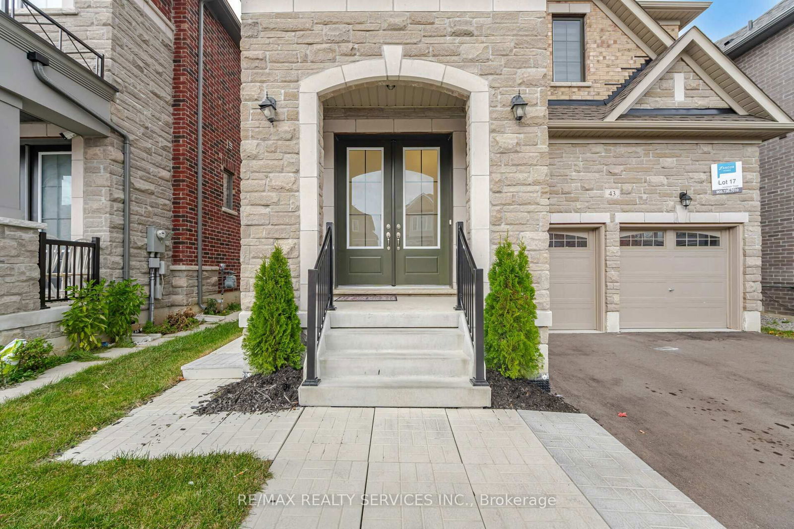 Detached House for sale at 43 Rainbrook Close, Brampton, Sandringham-Wellington, L6R 0Y9 - MLS: W11997529