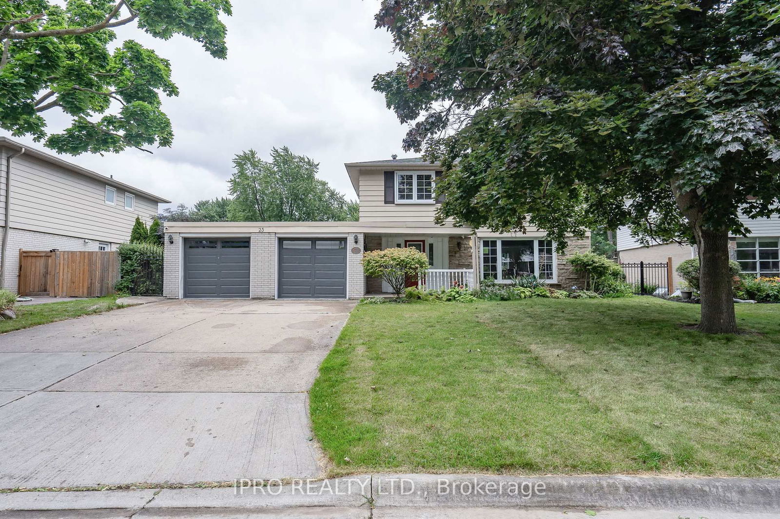 Detached House for sale at 23 Ferndale Crescent, Brampton, Bram East, L6W 1G1 - MLS: W11997865