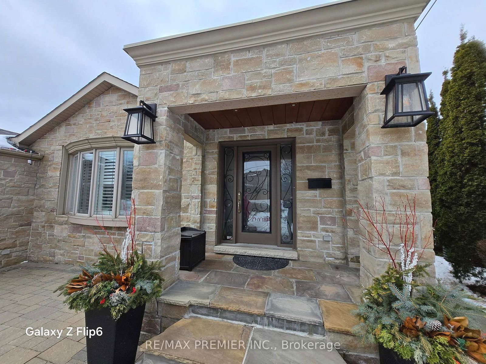 Detached House for sale at 50 Garside Crescent, Toronto, Brookhaven-Amesbury, M6M 2Z6 - MLS: W11998293