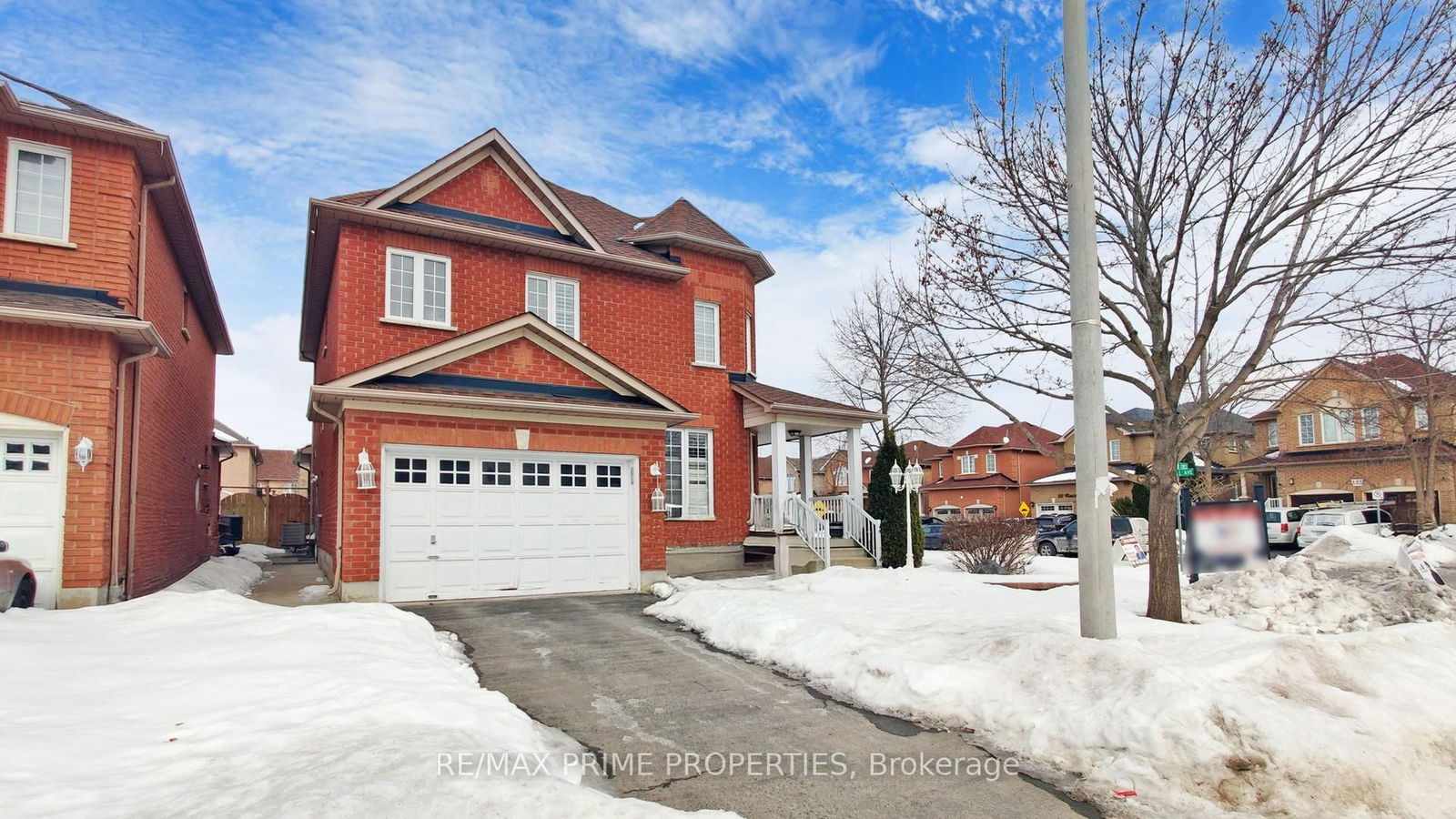 Detached House for sale at 118 Fairhill Avenue, Brampton, Fletcher's Meadow, L7A 2J7 - MLS: W11998315