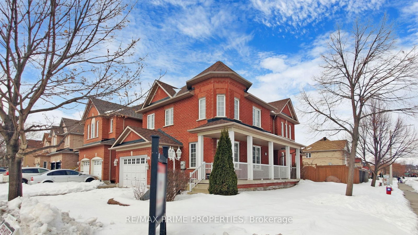 Detached House for sale at 118 Fairhill Avenue, Brampton, Fletcher's Meadow, L7A 2J7 - MLS: W11998315