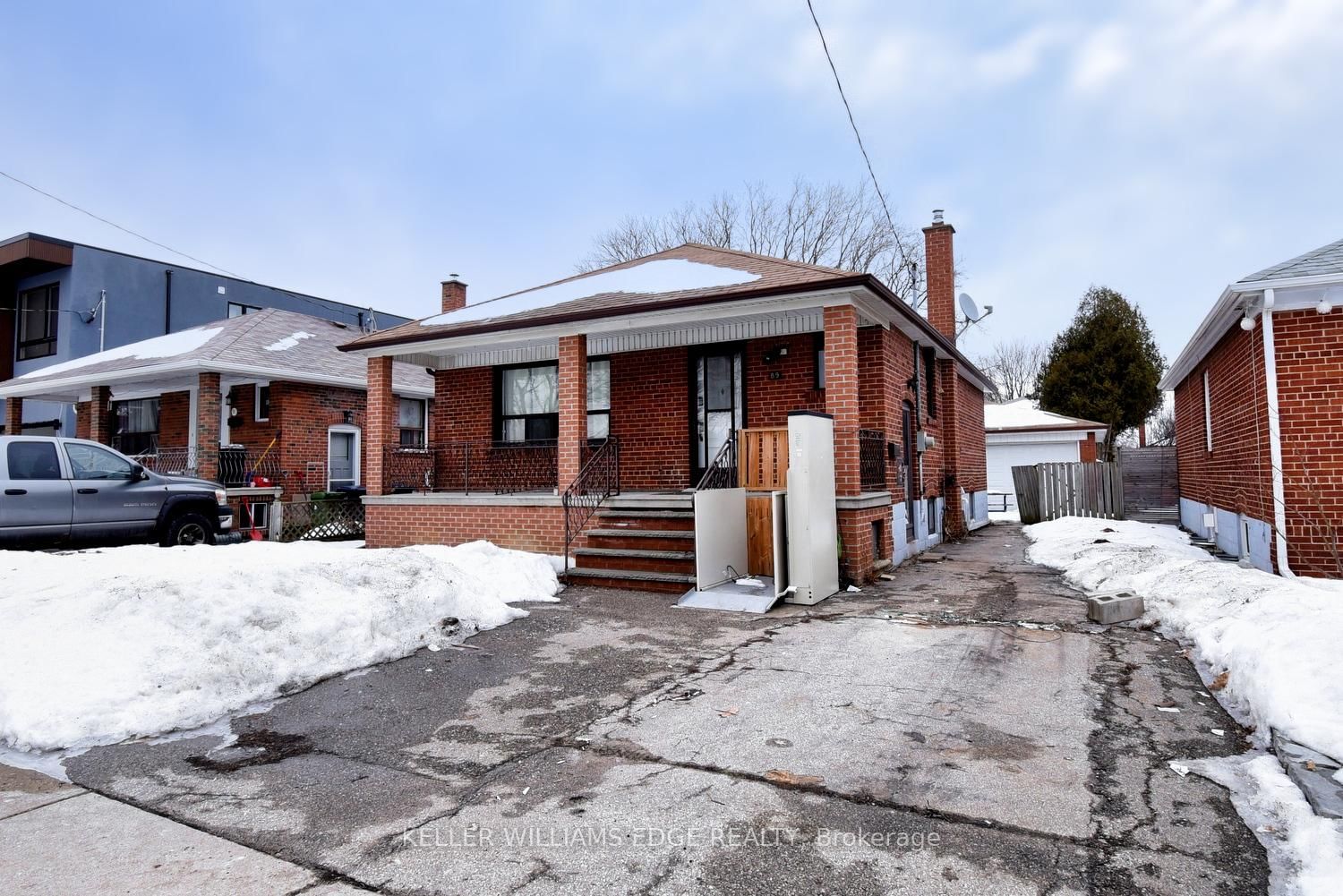 Detached House for sale at 89 North Carson Street, Toronto, Alderwood, M8W 4C6 - MLS: W11998349