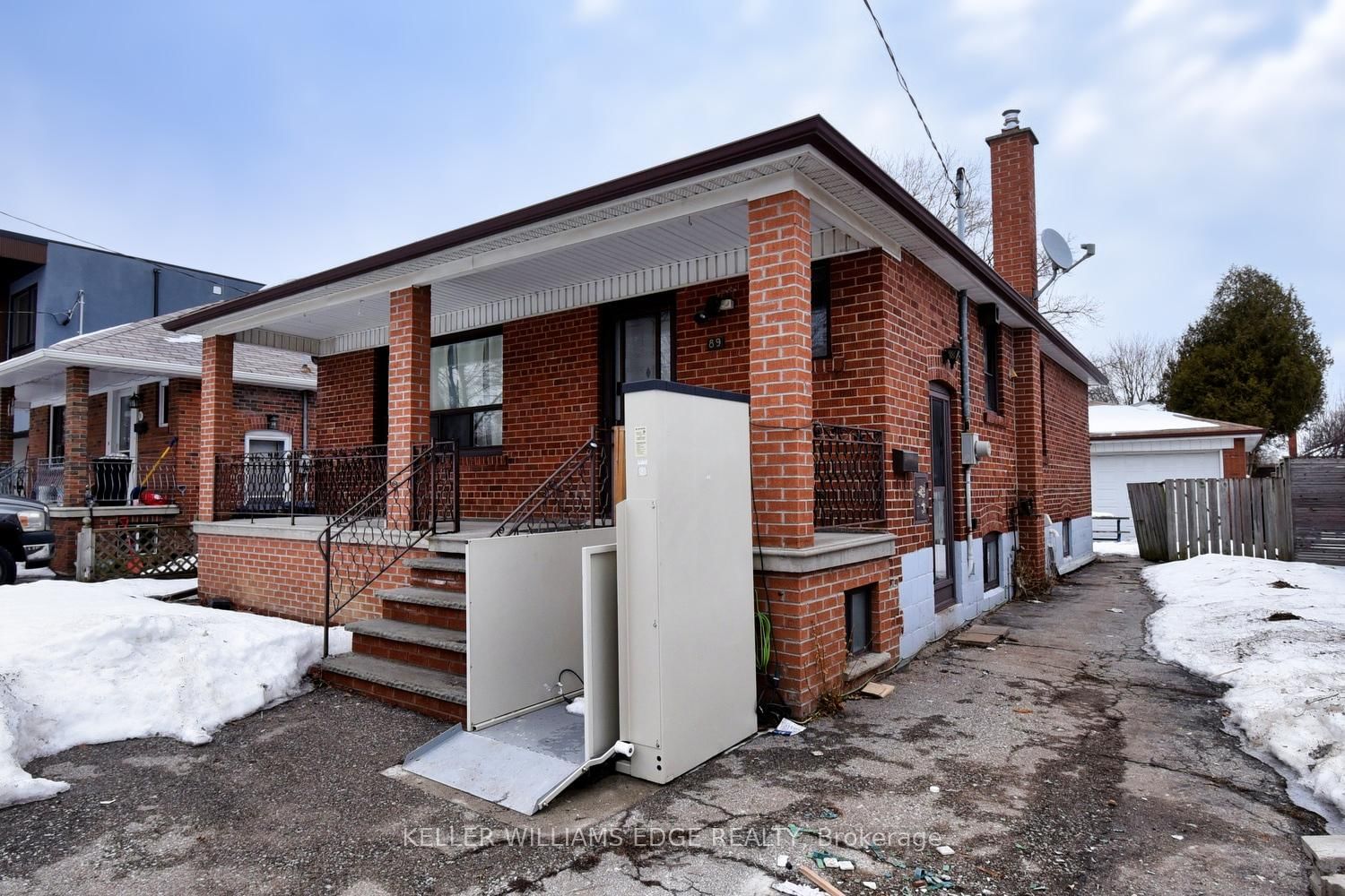 Detached House for sale at 89 North Carson Street, Toronto, Alderwood, M8W 4C6 - MLS: W11998349