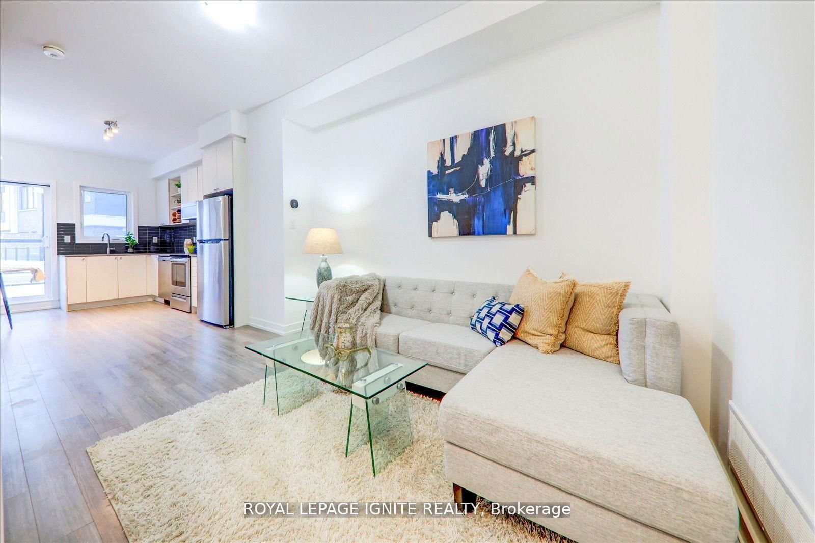 Townhouse sold at 167 Downsview Park Boulevard, Toronto, Downsview-Roding-CFB, M3K 0C8 - MLS: W11998402
