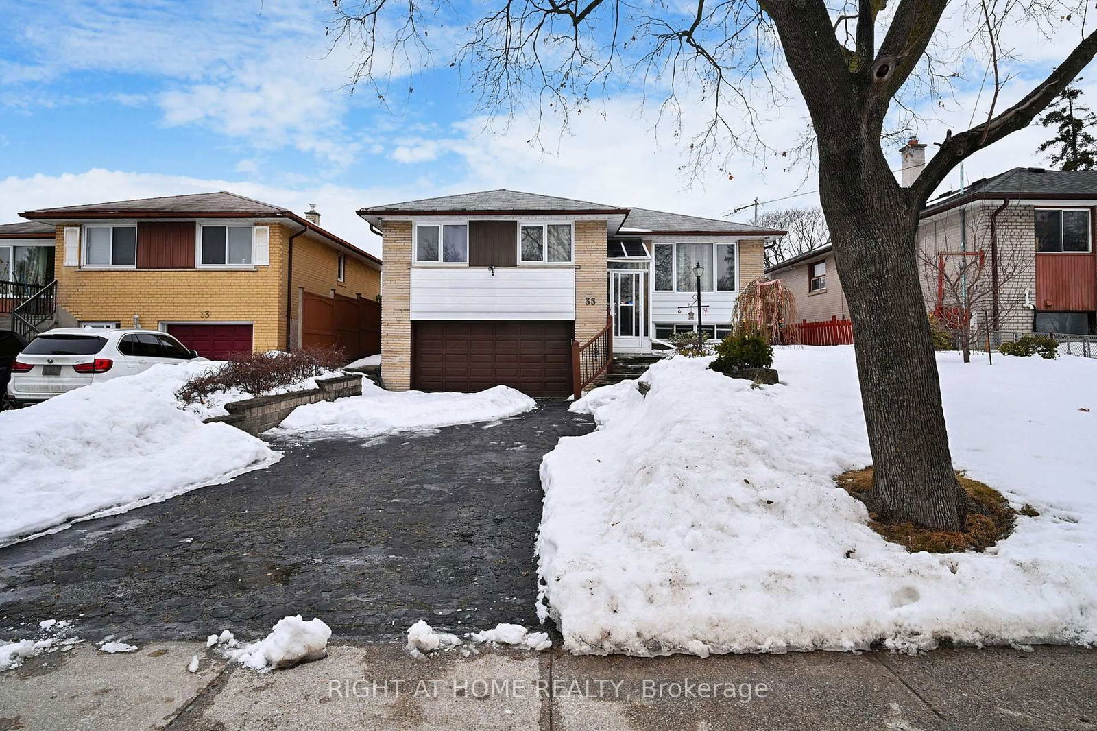 Detached House for sale at 35 Westhumber Boulevard, Toronto, West Humber-Clairville, M9W 3M5 - MLS: W11998702