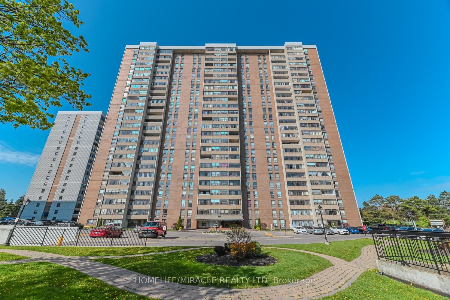 Condo for sale at 2311-18 Knightsbridge Road, Brampton, Queen Street Corridor, L6T 3X5 - MLS: W11998710