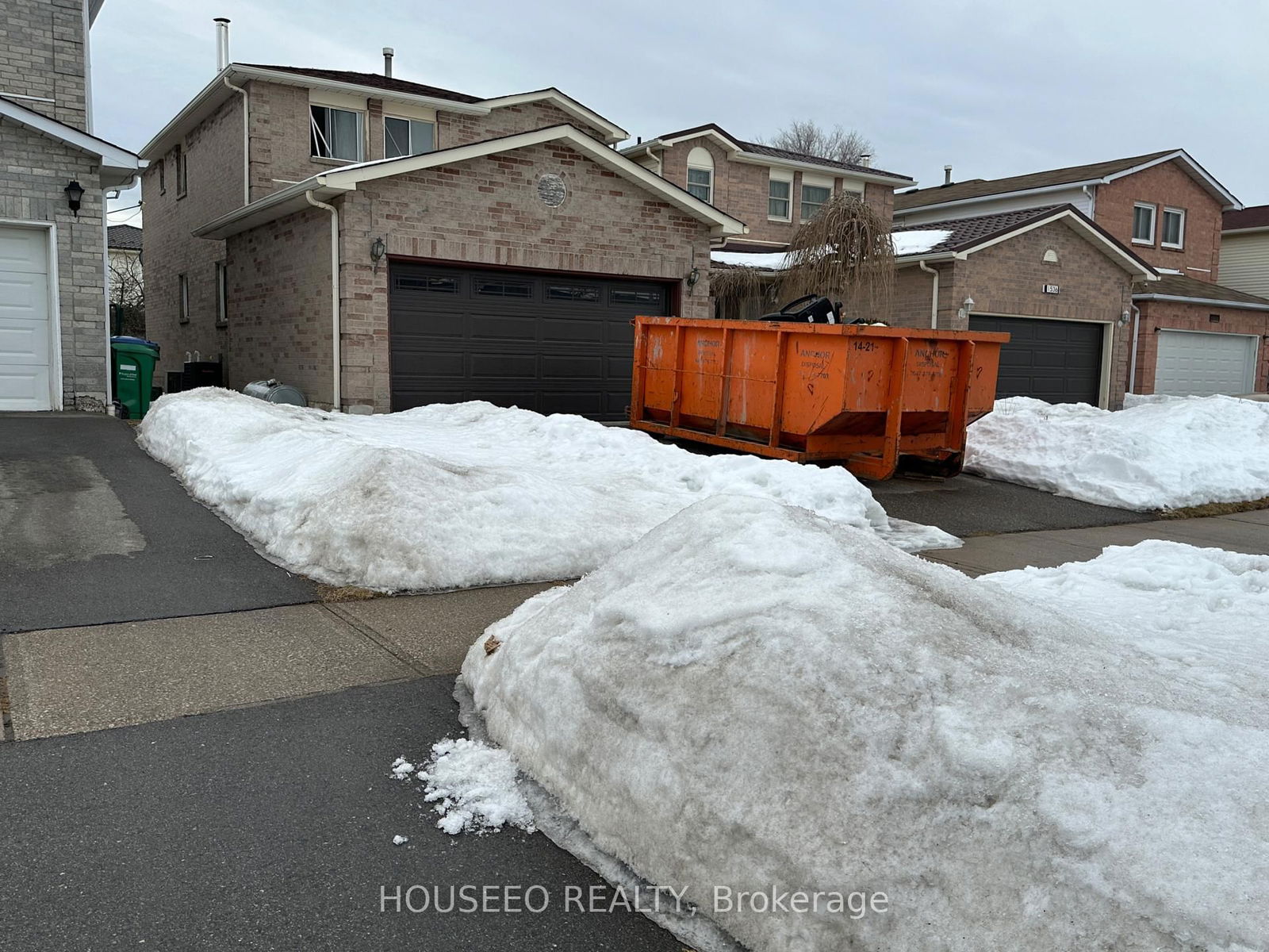 Detached House sold at 1534 Evenside Crescent, Mississauga, East Credit, L5M 3Y1 - MLS: W11998974