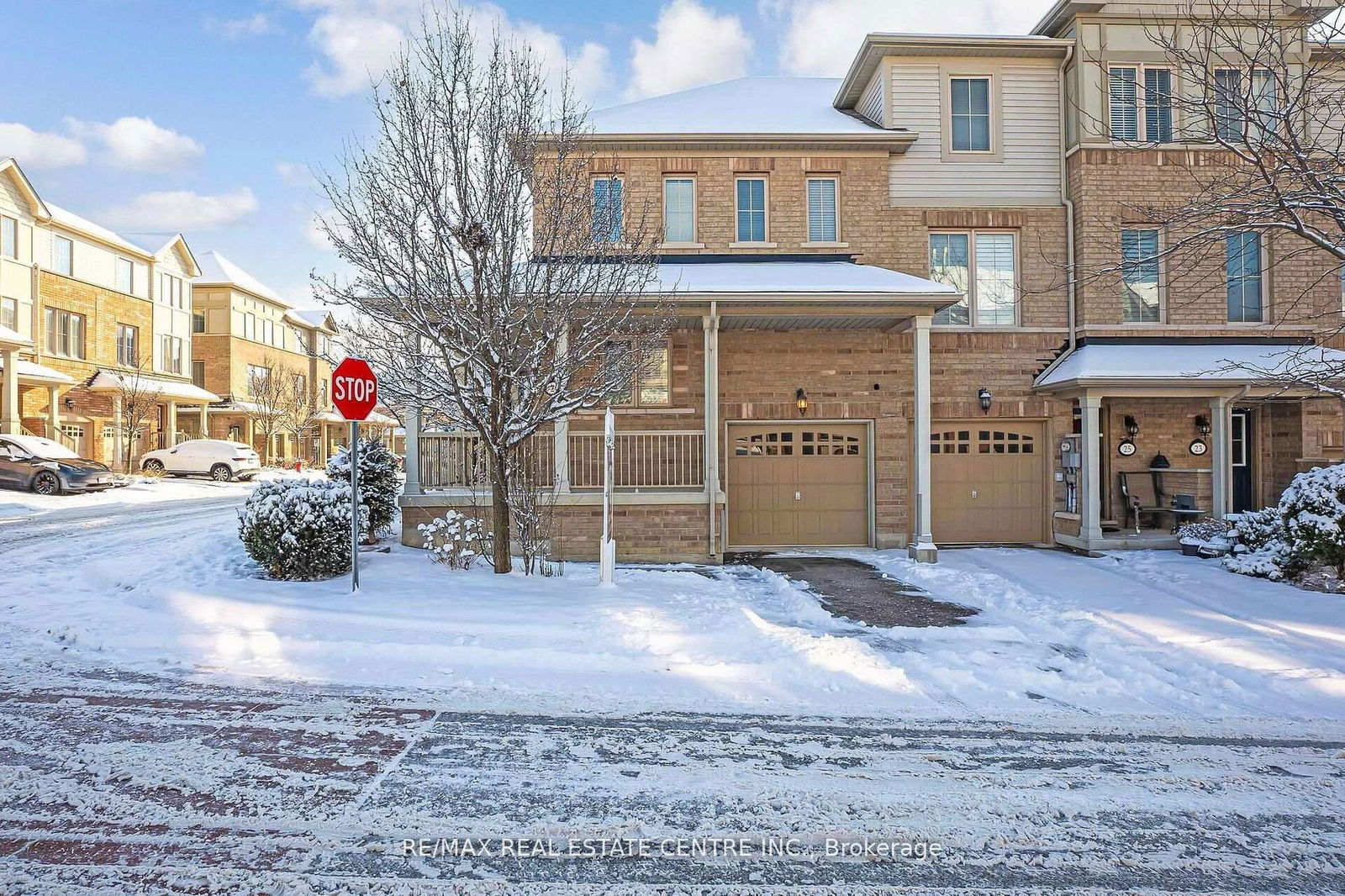 Townhouse for sale at 27 Cedar Lake Crescent, Brampton, Bram West, L6Y 0P9 - MLS: W11999029