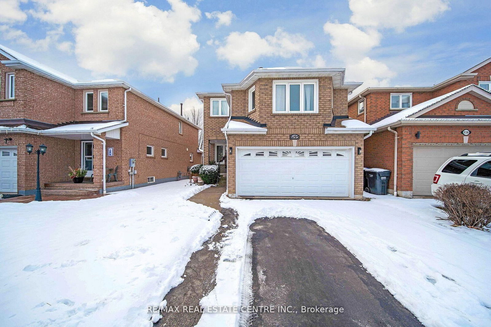 Detached House sold at 6195 Ford Road, Mississauga, East Credit, L5V 1X2 - MLS: W11999102