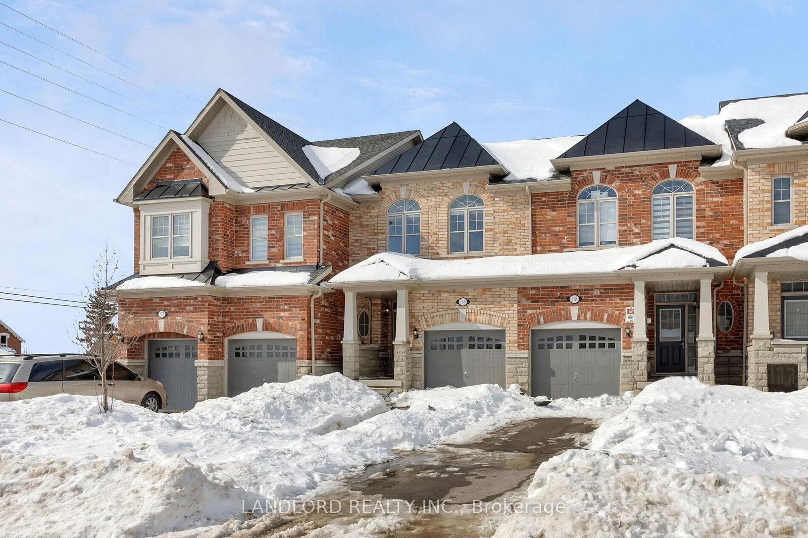 Townhouse for sale at 116 Finegan Circle, Brampton, Northwest Brampton, L7A 0B7 - MLS: W11999336