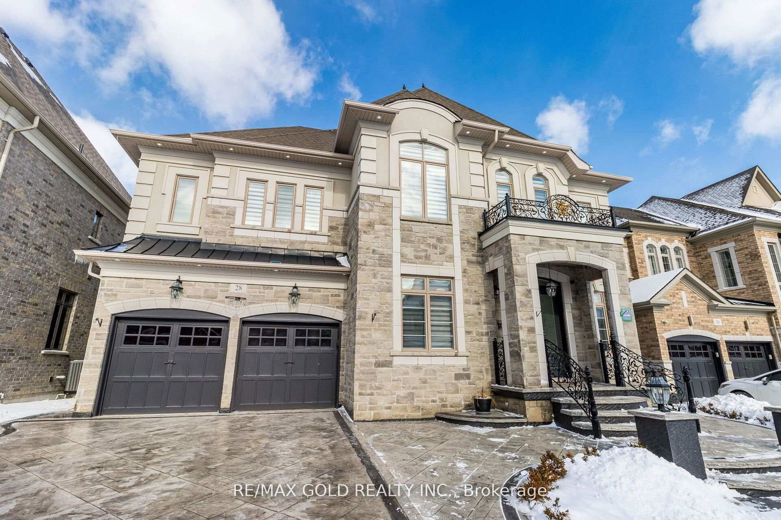 Detached House for sale at 28 Cloverhaven Road, Brampton, Toronto Gore Rural Estate, L6P 4E4 - MLS: W11999650