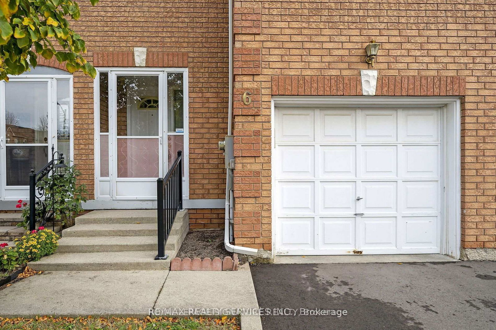 Townhouse leased at 6-200 Cresthaven Road, Brampton, Snelgrove, L7A 1J5 - MLS: W11999835