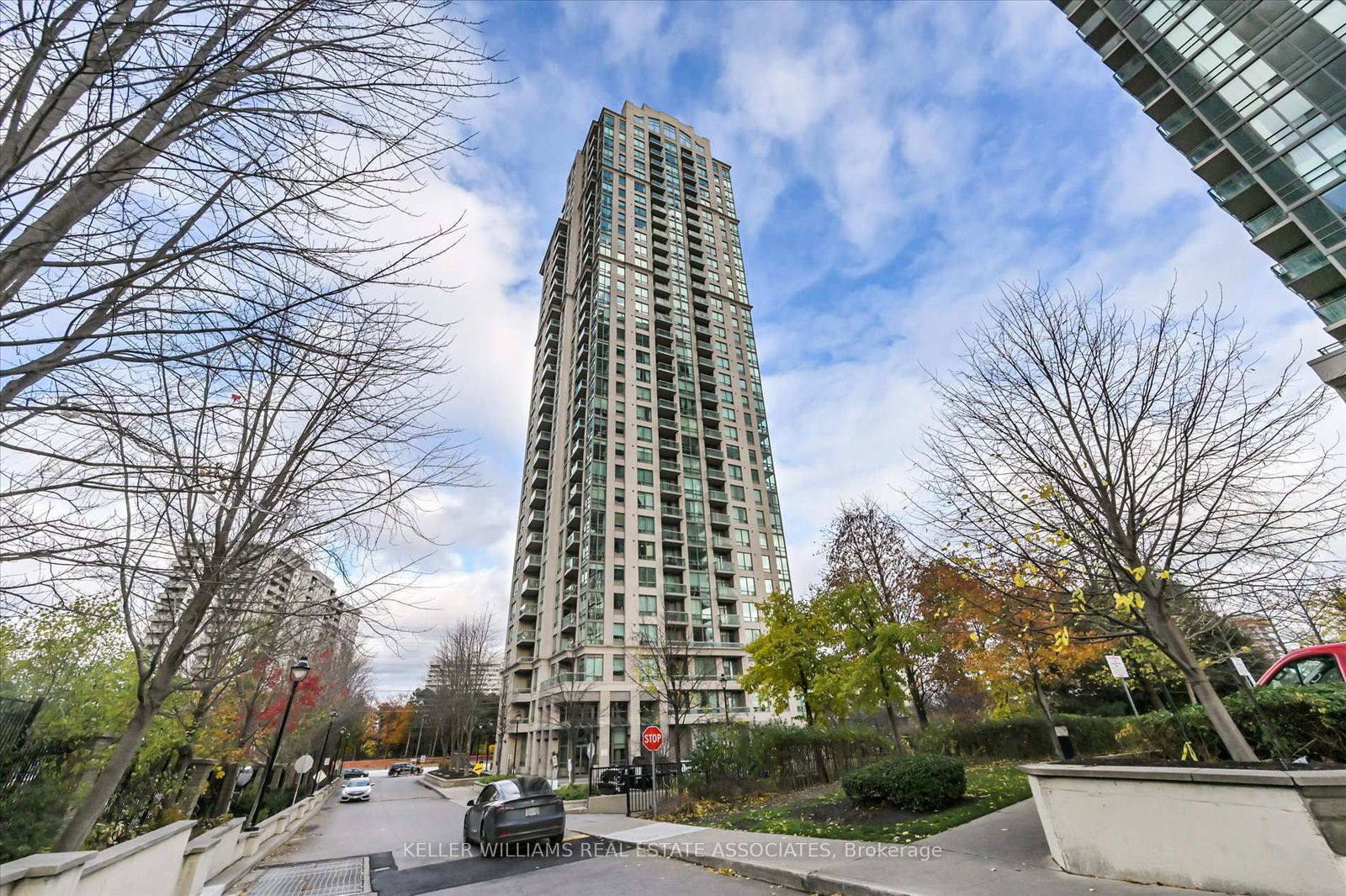 Condo for sale at 305-3504 Hurontario Street, Mississauga, City Centre, L5B 0B9 - MLS: W11999852