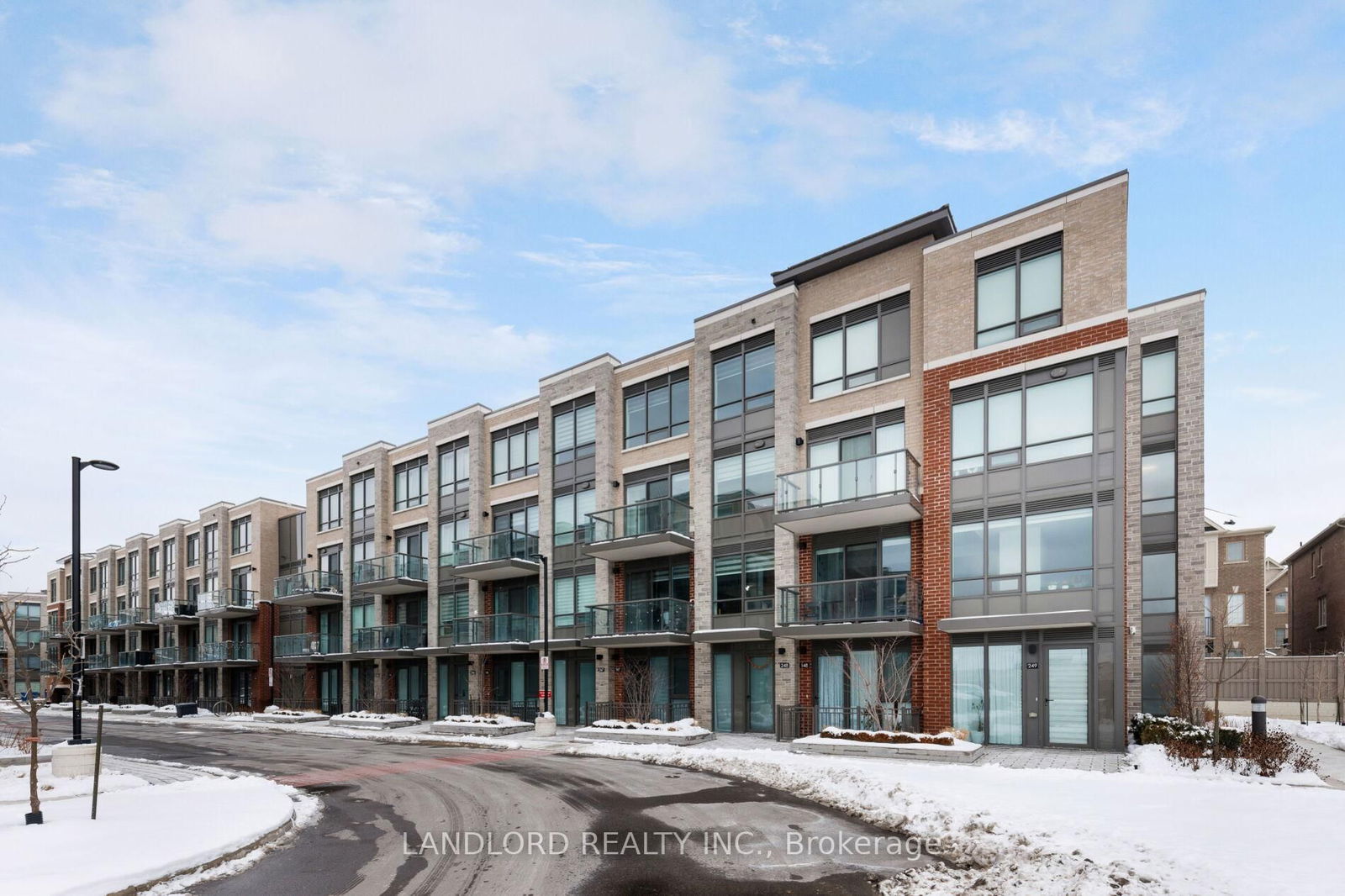 Condo for sale at 339-75 Attmar Drive, Brampton, Bram East, L6P 0Y6 - MLS: W11999925