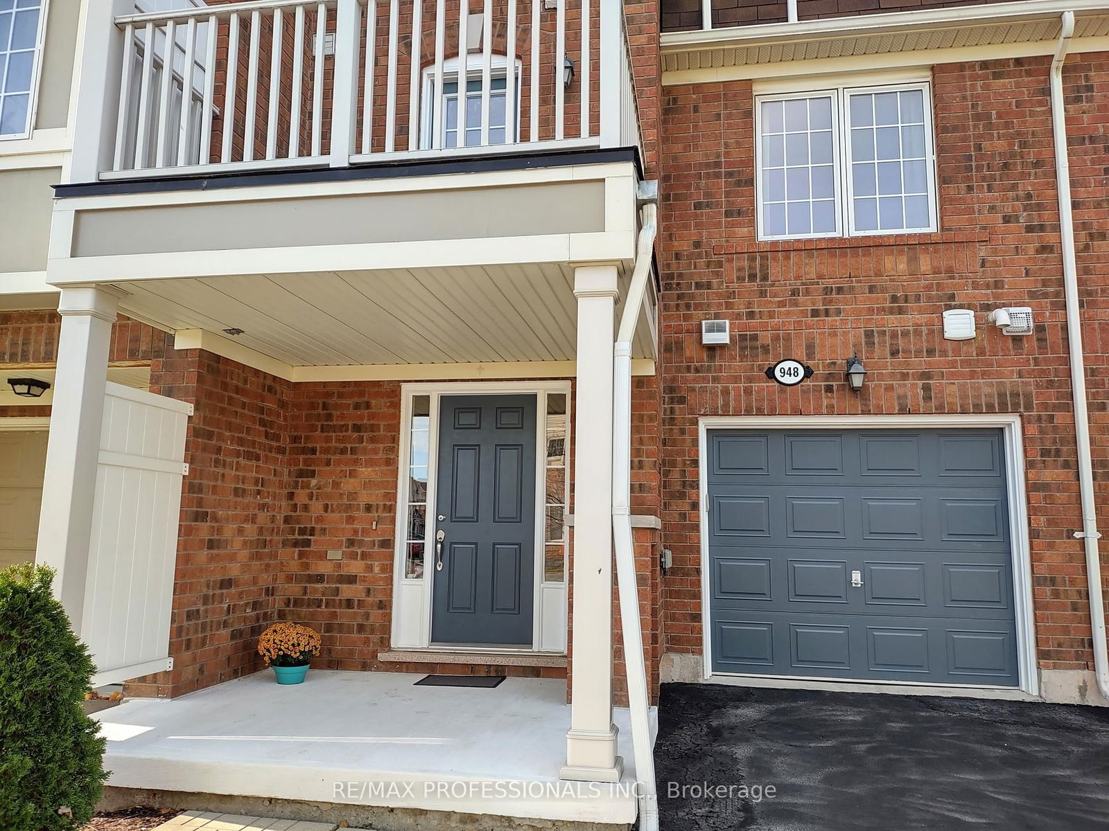 Townhouse for lease at 948 Sprague Place, Milton, 1028 - CO Coates, L9T 0K6 - MLS: W11999939