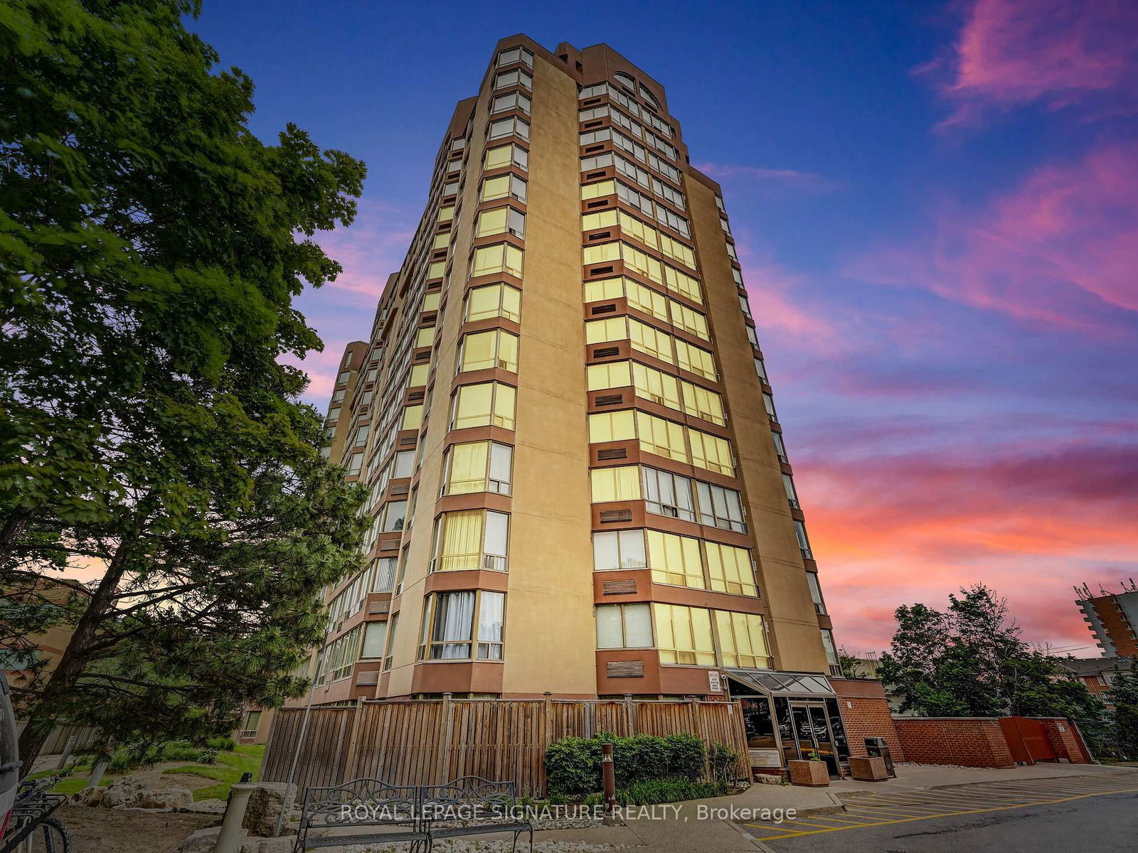 Condo for sale at 703-25 Fairview Road, Mississauga, Fairview, L5B 3Y8 - MLS: W11999966