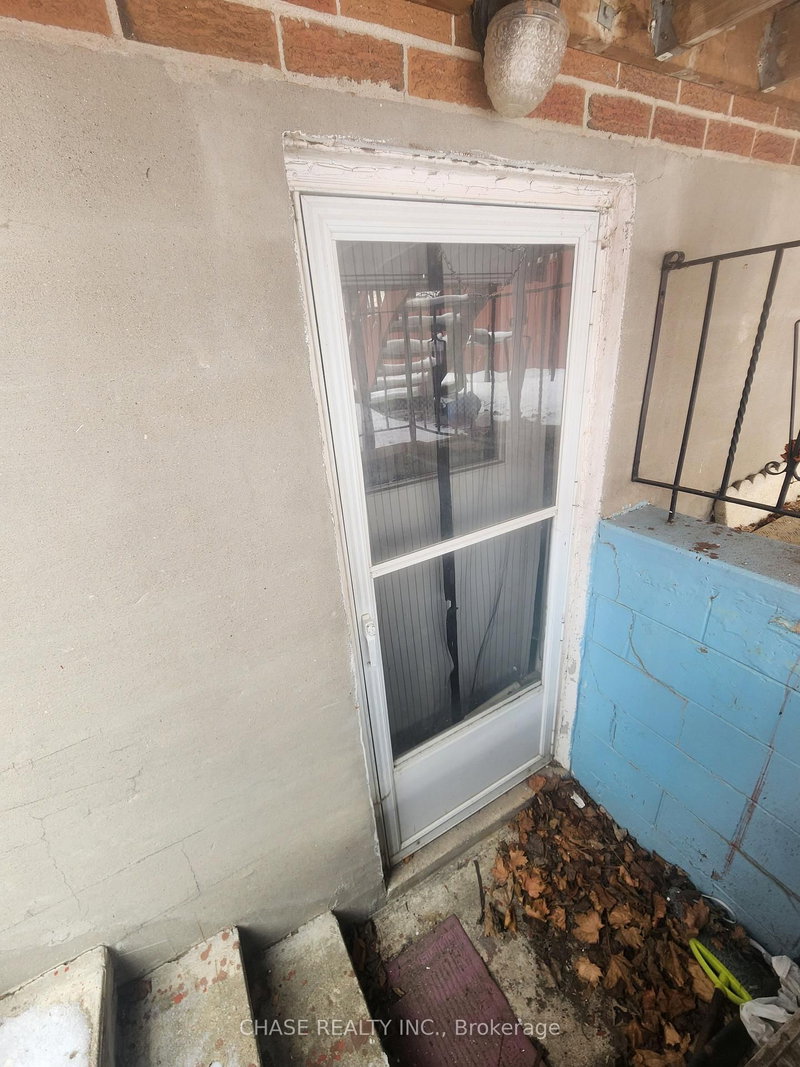 55 Firgrove Cres, Toronto, M3N 1K5 | Image 2