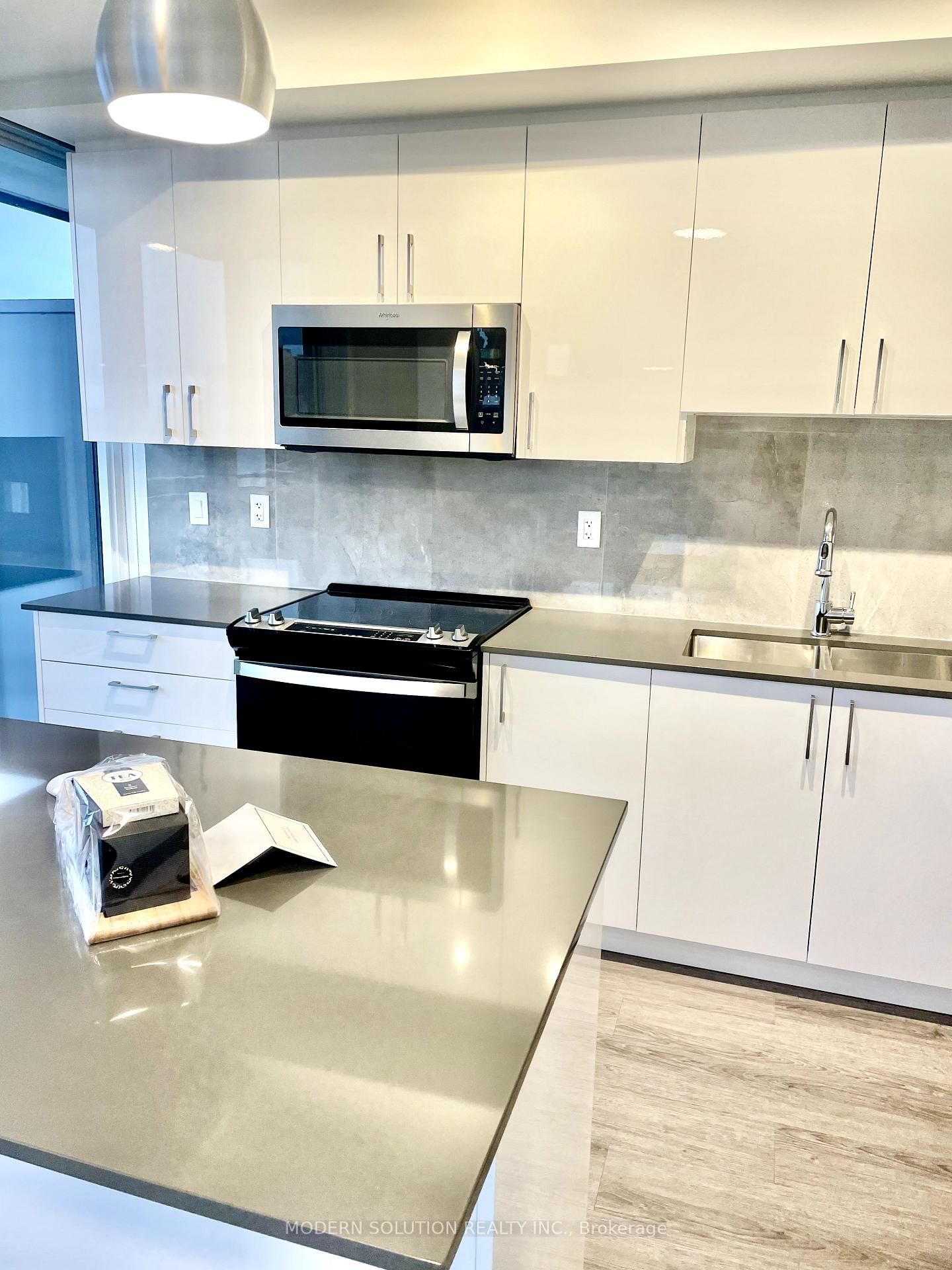 Condo for lease at 1102-2215 Sheridan Park Drive, Mississauga, Sheridan Park, L5K 1C7 - MLS: W12000073