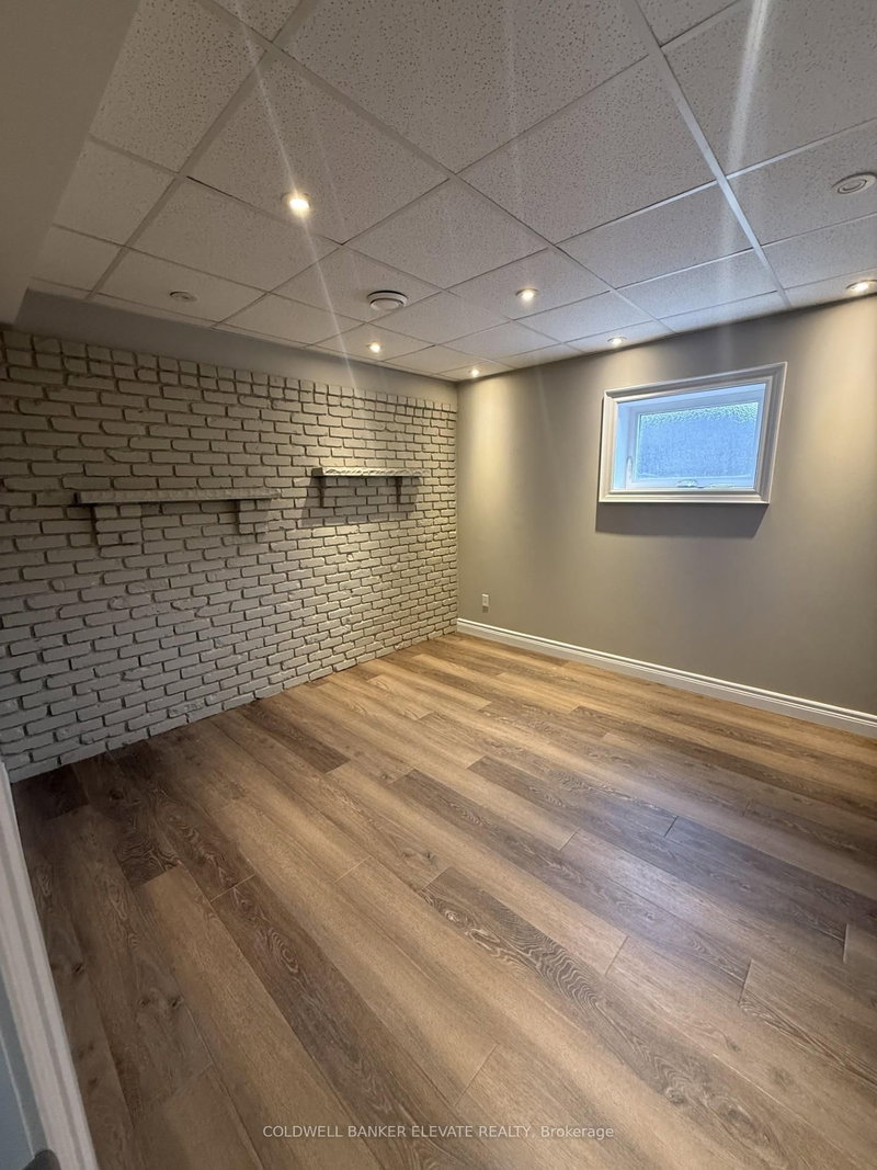 LL1 - 115 Main St S, Halton Hills, L7G 3H5 | Image 2